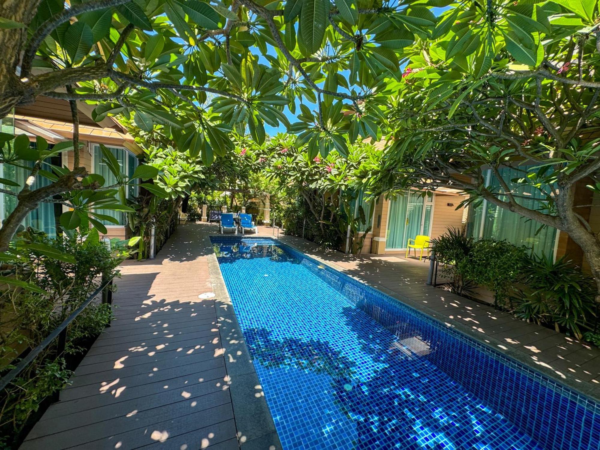 Bbhouse Pattaya Hotel Exterior photo