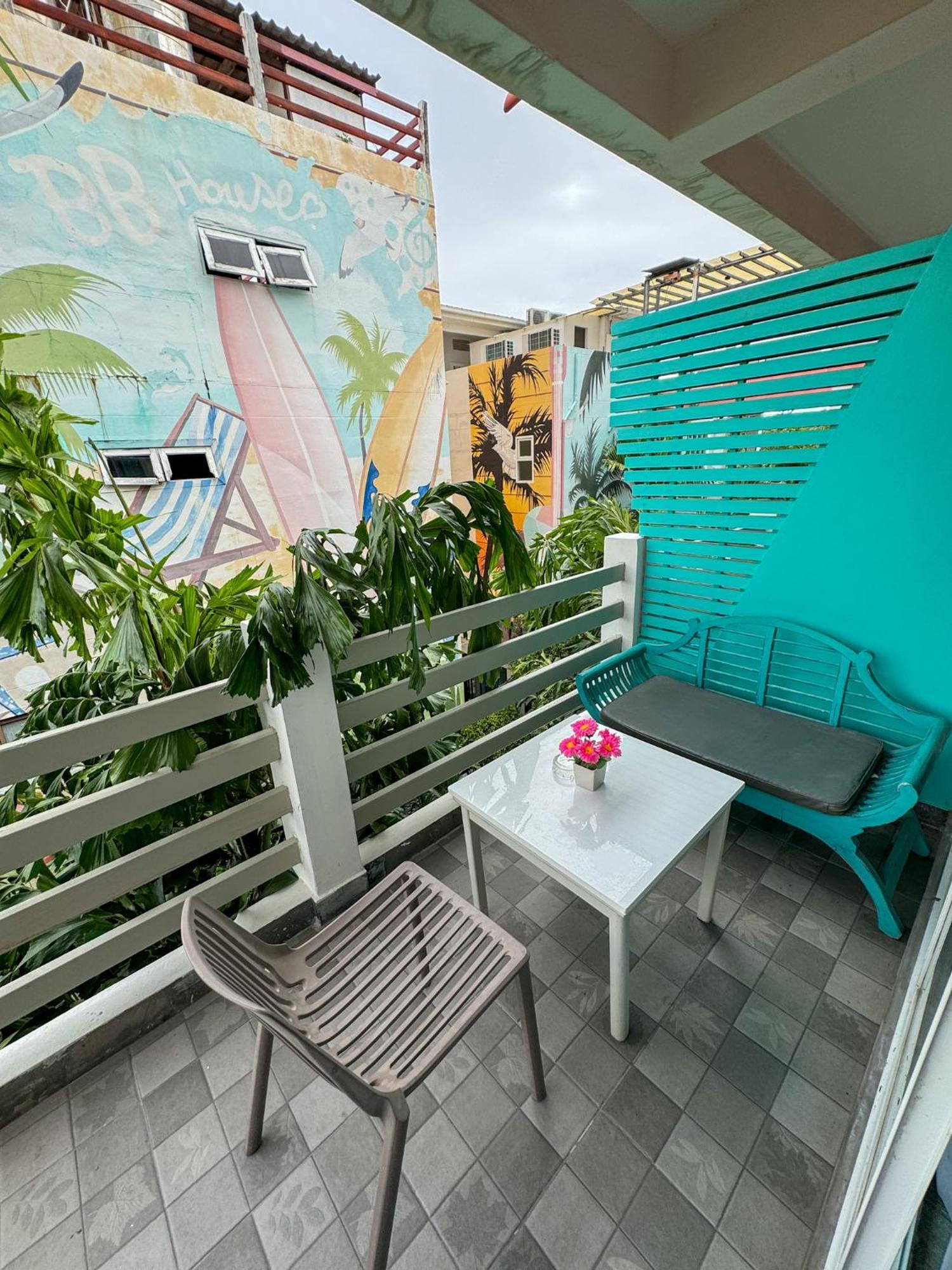 Bbhouse Pattaya Hotel Exterior photo